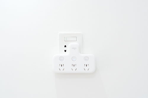 裝修中的'后悔藥' 閑置倉(cāng)庫(kù)改造中插座不足的解決之道——電工開關(guān)